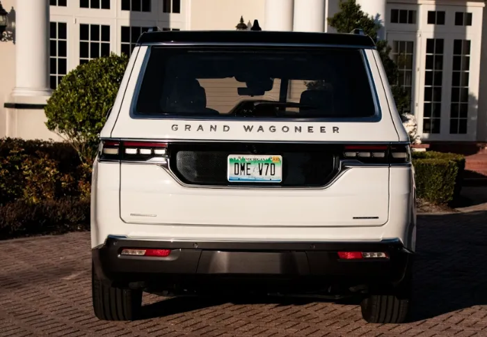 Jeep Grand Wagoneer 2025: Hybrid, Cost, and Specs